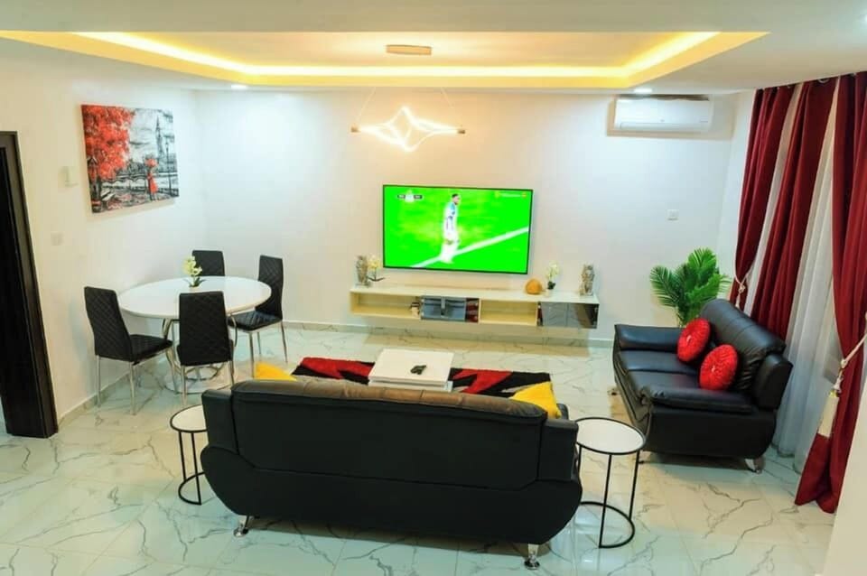 Deluxe Apartment, Balcony, City View | Living area