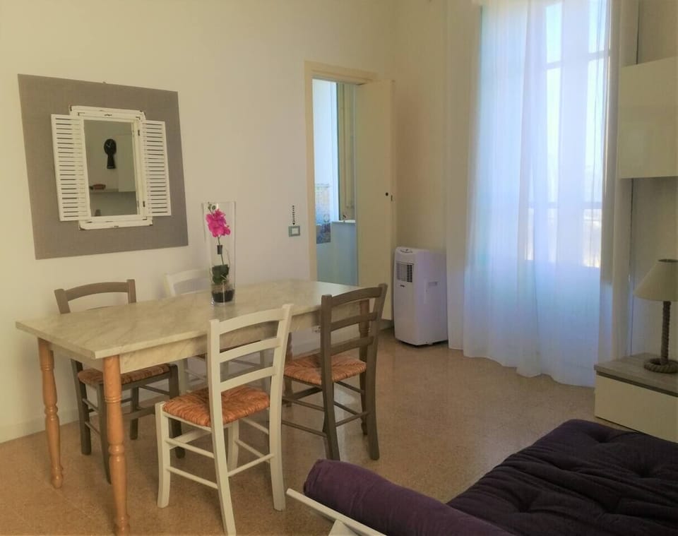 Living room with sea view (2)