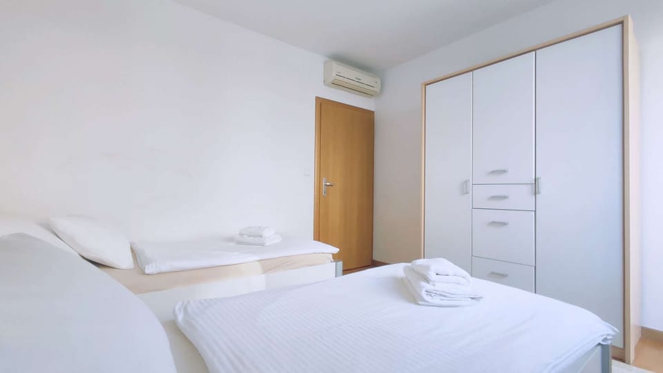 Bedroom with two single beds