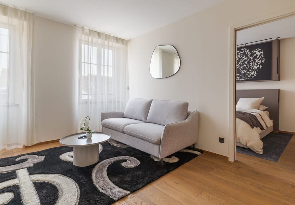 Deluxe Suite, Accessible, Ensuite | Premium bedding, laptop workspace, soundproofing, WiFi (free)