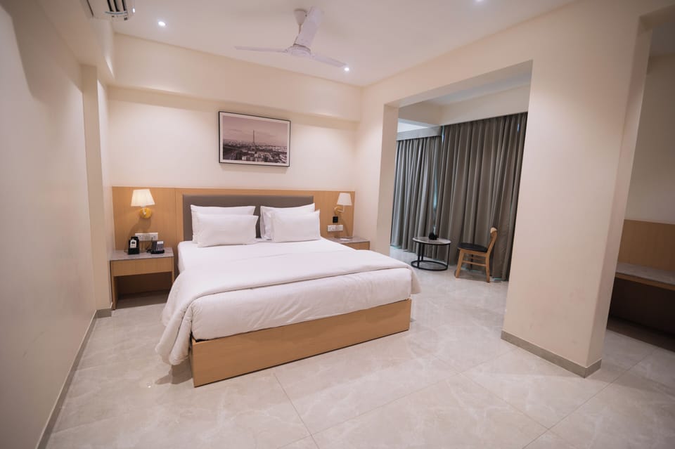 Premier Room | In-room safe, desk, iron/ironing board, rollaway beds