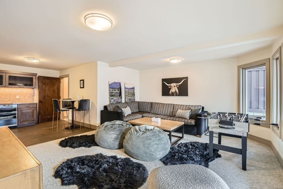 House, 5 Bedrooms | Living area | Smart TV