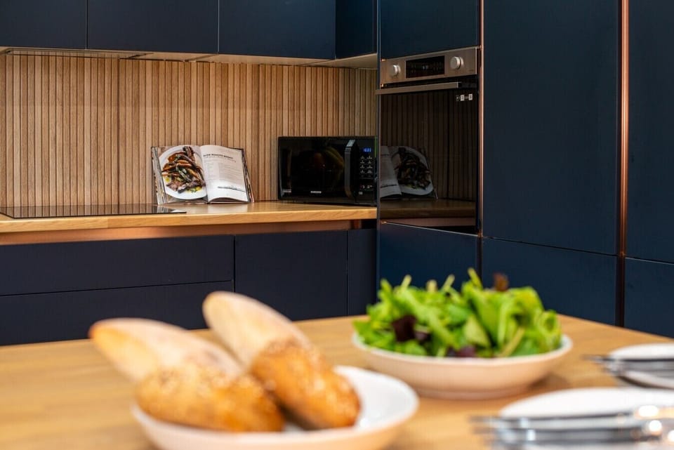Kitchen bar