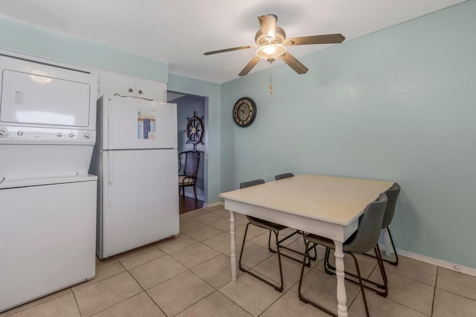 Condo, Multiple Beds (Gulf View 17) | Dining