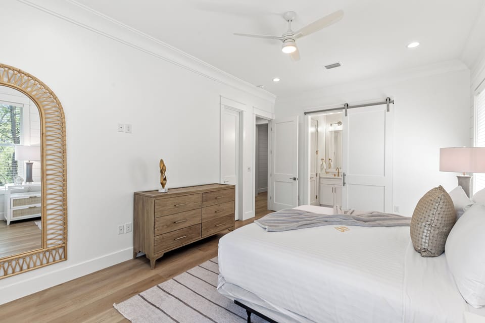 3rd Floor King Bedroom, Ensuite with Shower