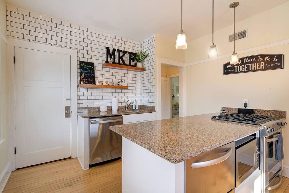 Full kitchen