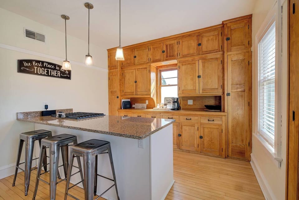 Full kitchen