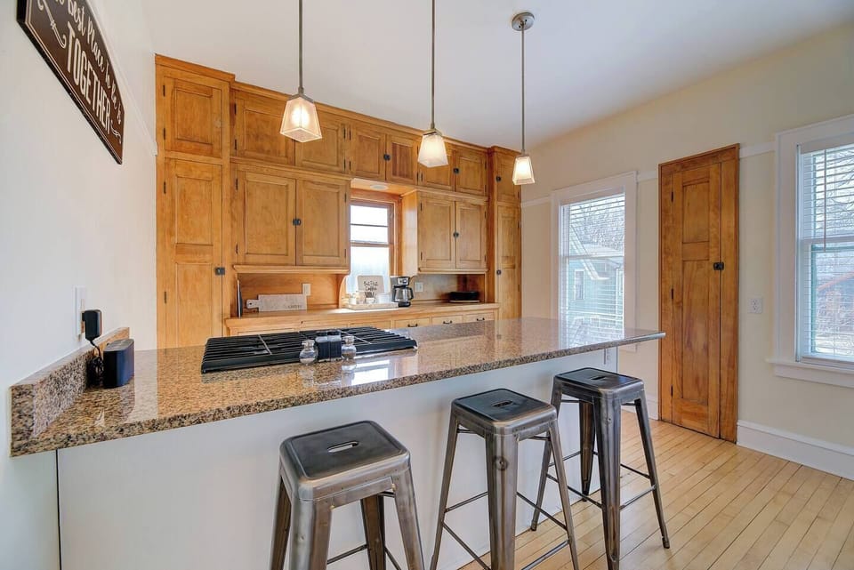 Full kitchen