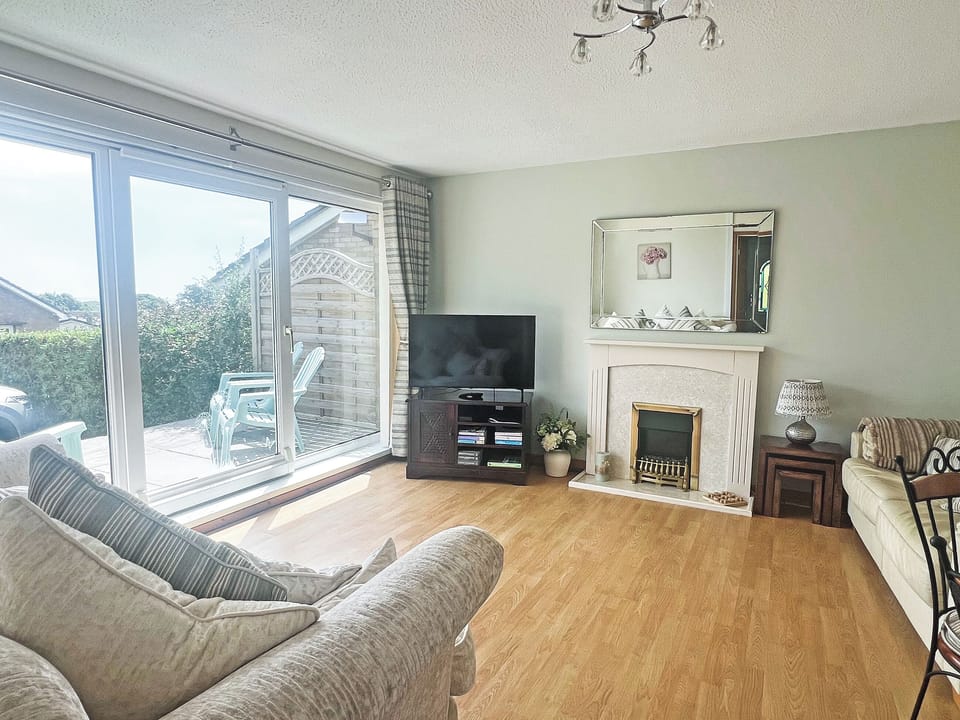 Living room/dining room | Bungalow Highfields, Port Eynon, Gower Peninsula