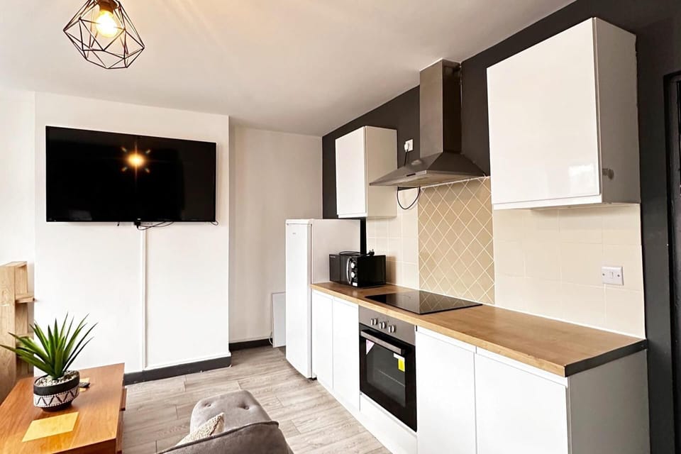 Apartment | Private kitchen | Fridge, microwave, oven, stovetop