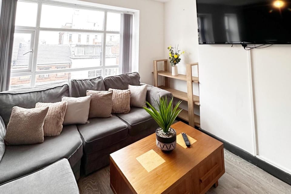 Apartment | Living area | TV