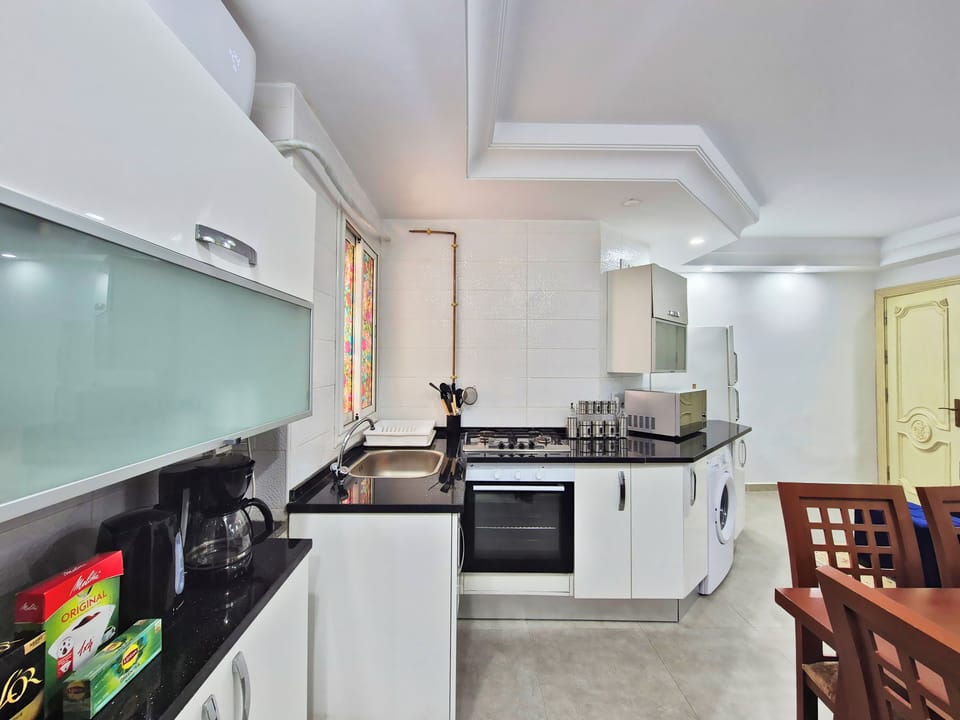 Comfort Apartment, 1 Bedroom, Kitchen, Ground Floor | Private kitchen | Full-size fridge, microwave, oven, stovetop