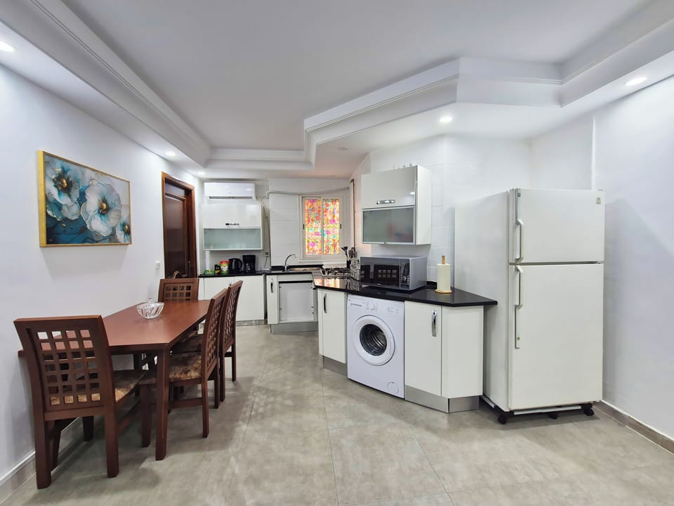 Comfort Apartment, 1 Bedroom, Kitchen, Ground Floor | Private kitchen | Full-size fridge, microwave, oven, stovetop