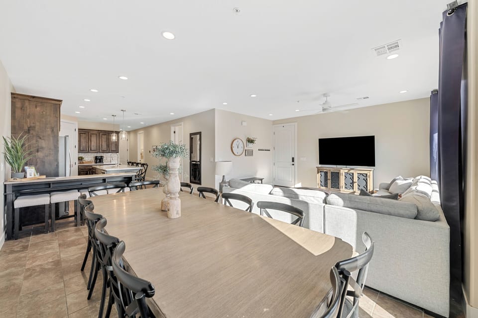 Large Dining Table that seats 12. Seating for 8 at the bar and kitchen island.