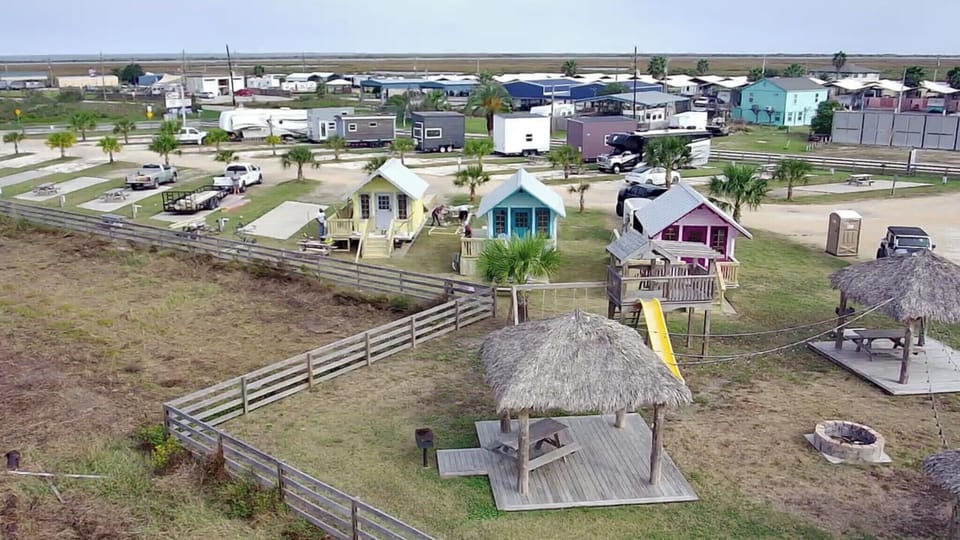 The community firepit, playground & picnic palapas! (2)