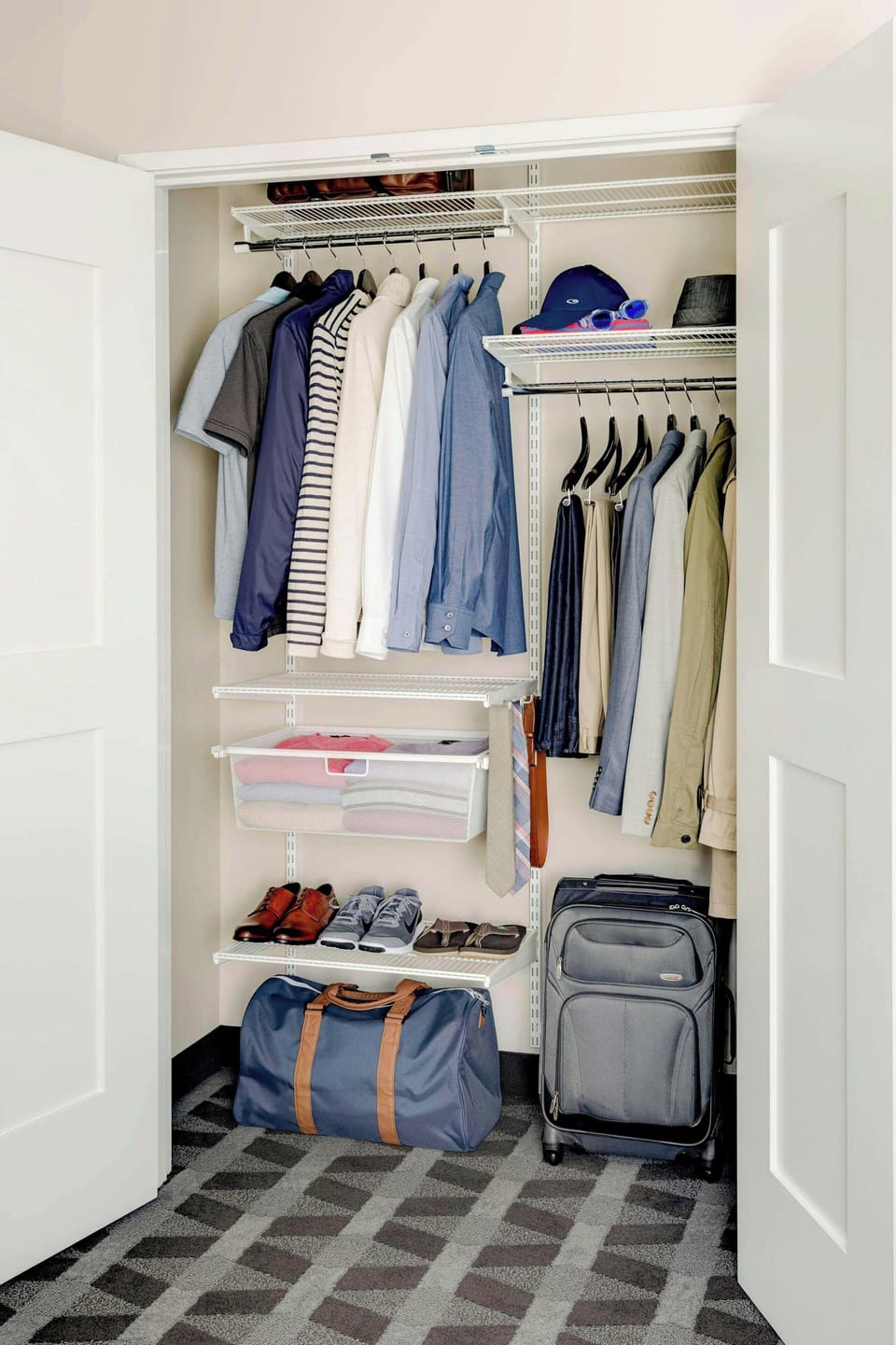 Premium bedding, desk, iron/ironing board, free WiFi