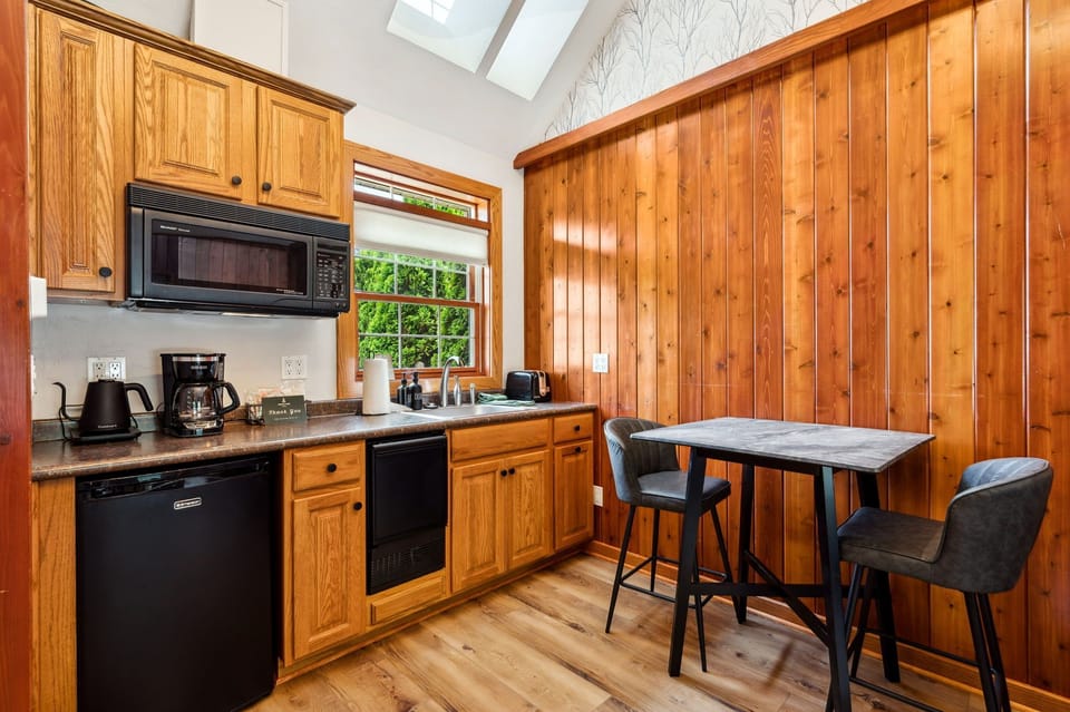 Standard Suite, 1 Queen Bed with Sofa bed, Ground Floor | Private kitchen | Microwave, coffee/tea maker