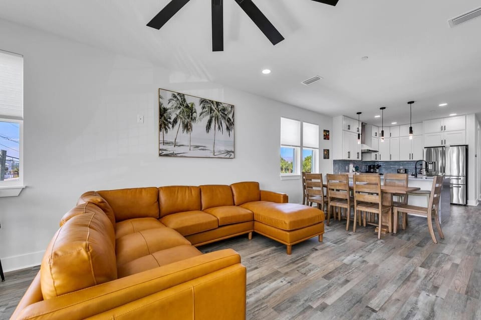 House, Multiple Beds (Golden Seashell West) | Living area