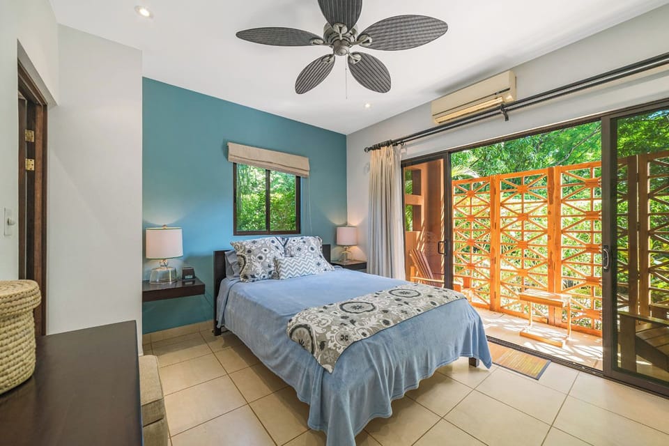 Second bedroom.