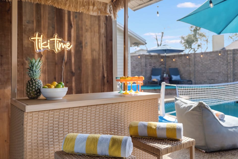 'Tiki Time' at the Tiki Bar!