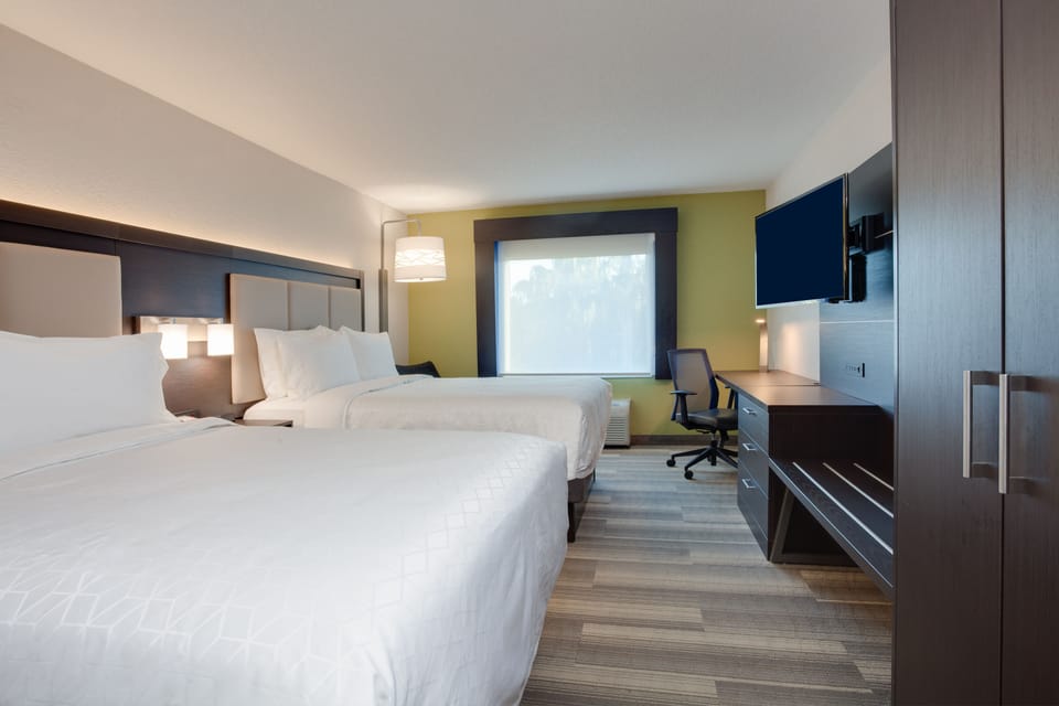 In-room safe, desk, iron/ironing board, rollaway beds (surcharge)