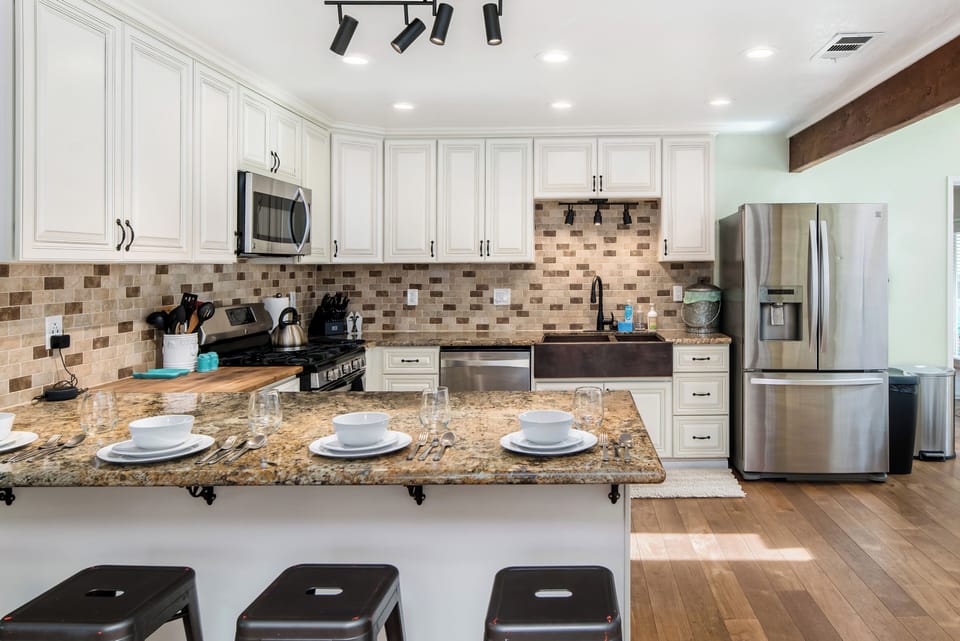 Fully Stocked Kitchen- 