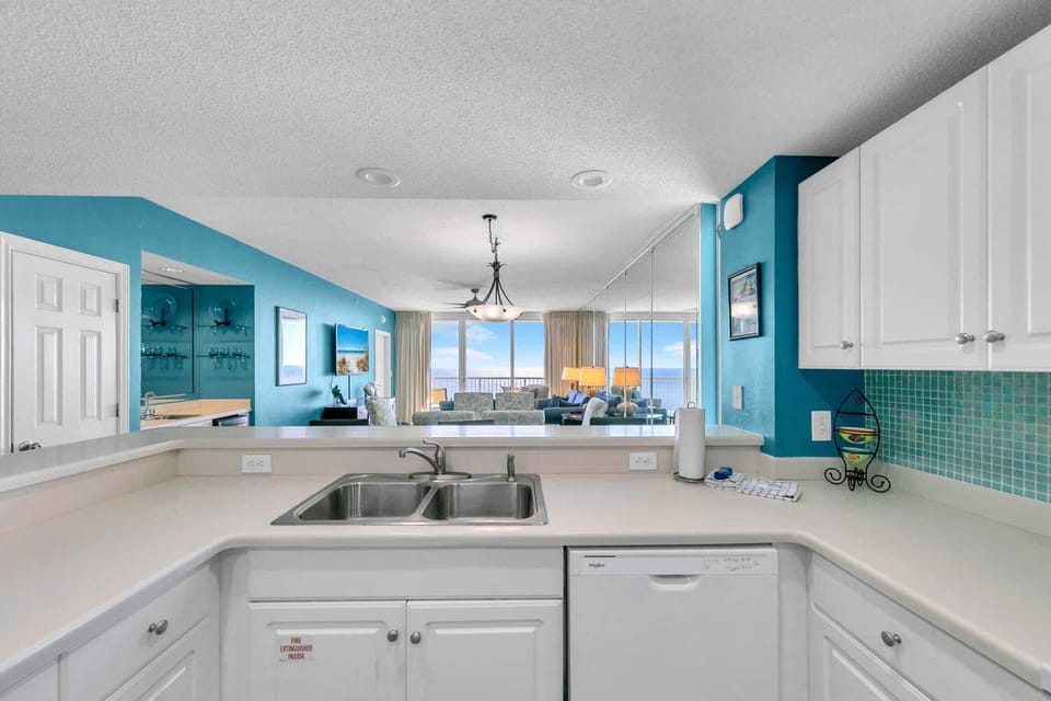 Condo, Multiple Beds (Majestic Beach Towers 2-1801) | Private kitchen | Oven, toaster