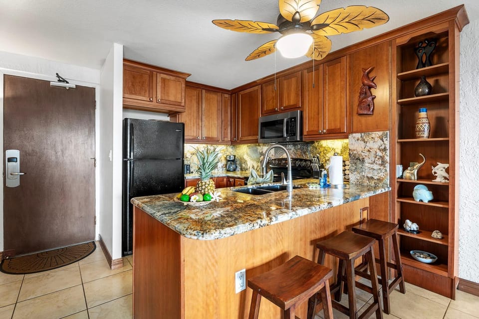 Condo, Multiple Beds (Alii Villas #135 Oceanfront, Remodele) | Private kitchen