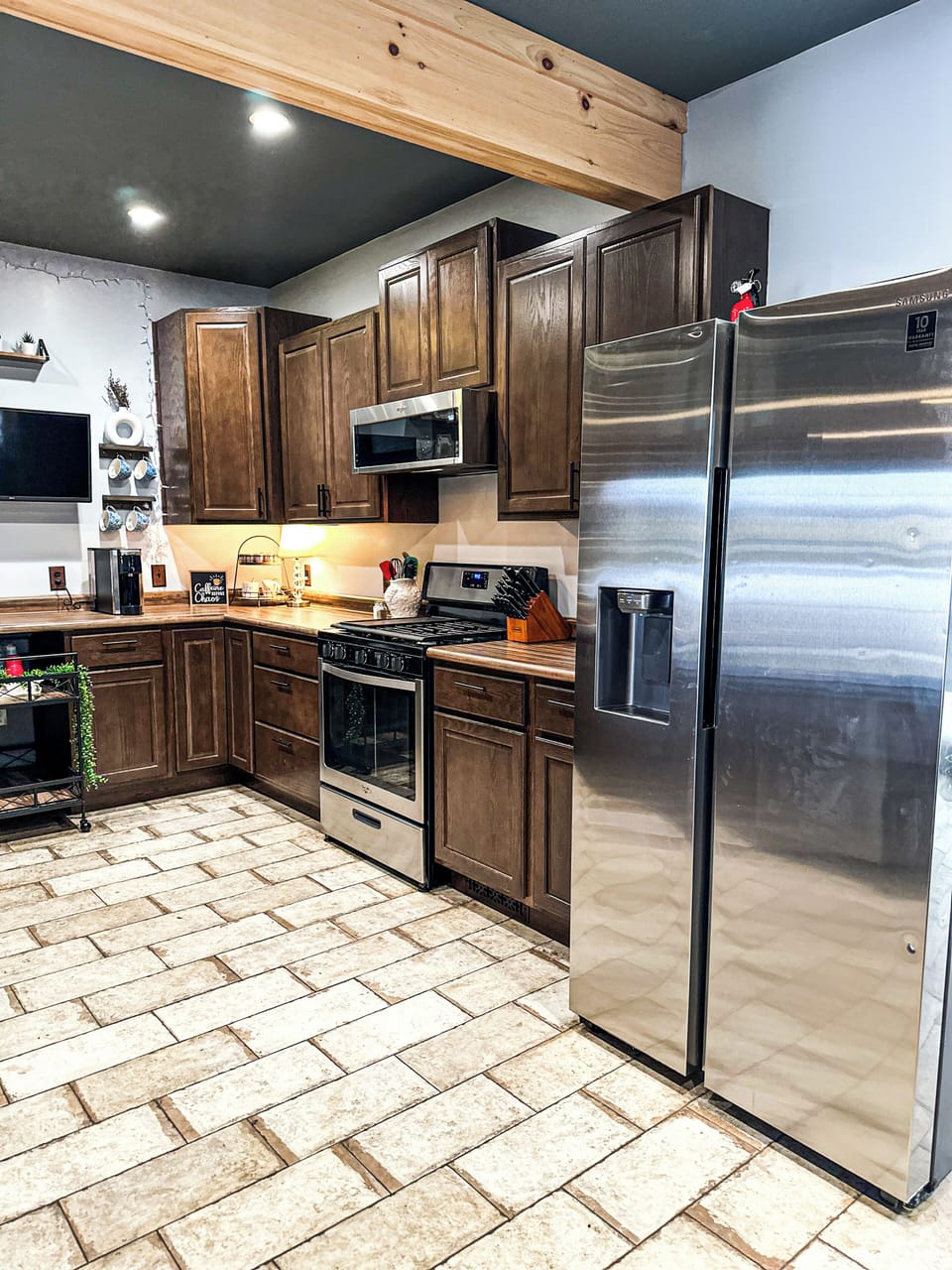 Fully Stocked Kitchen – Enjoy cooking in this spacious kitchen with modern appliances, warm wood finishes, and thoughtful décor. Everything you need for a home-cooked meal!
