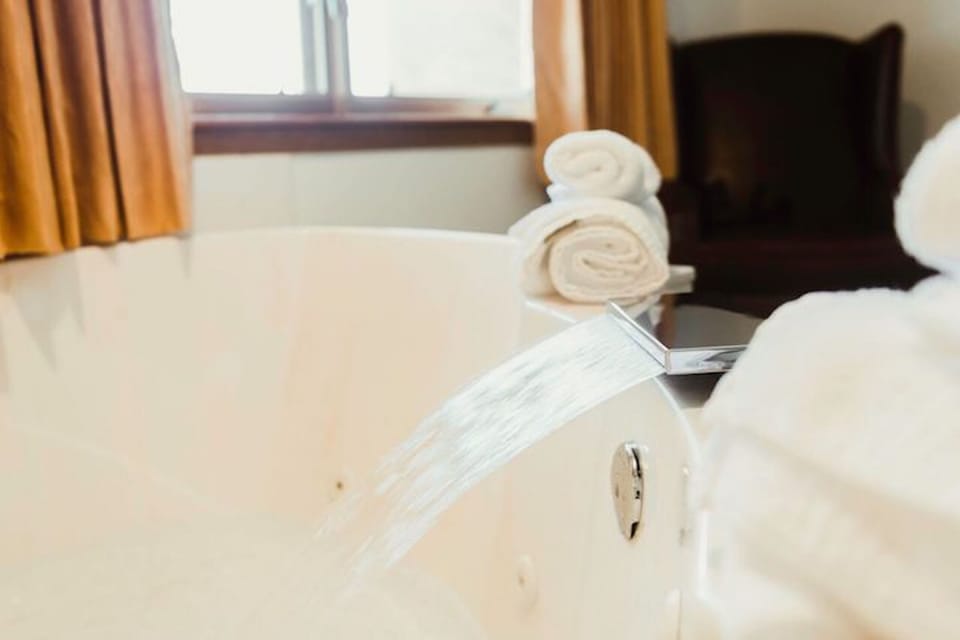 Jetted tub