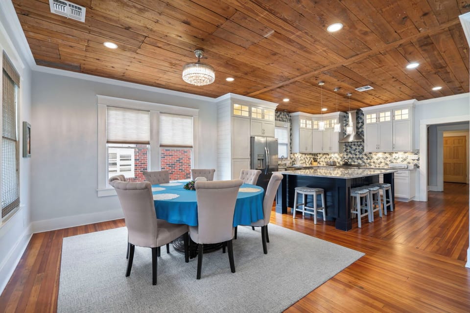 Go ahead and go over to the kitchen, we know you want to plan your next family vacation dinner here!