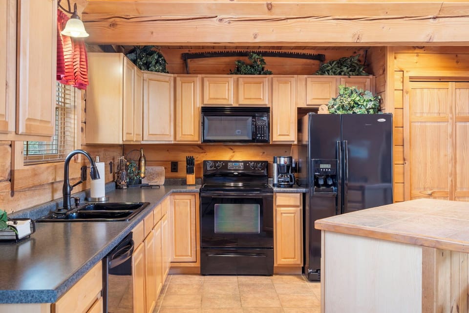 Full Kitchen with Full-Size Appliances