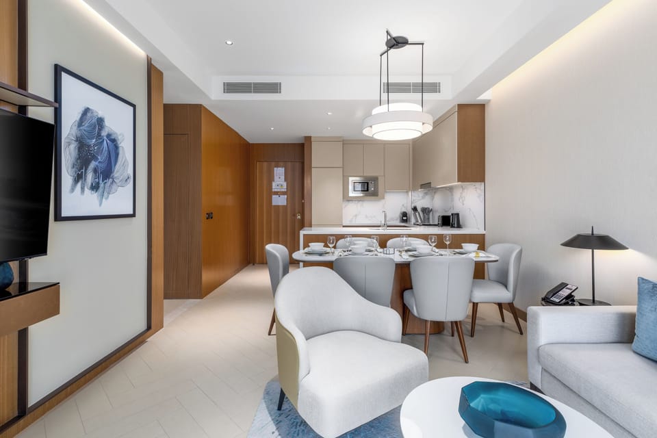 Deluxe Apartment, 2 Bedrooms, Balcony | Living area