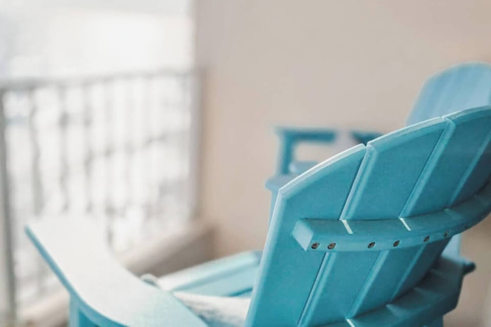 2 Additional chairs on balcony