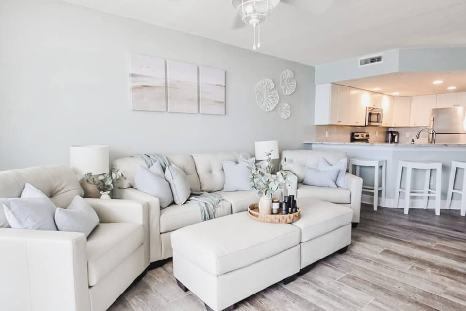 Beautiful beachy decor - all brand new!