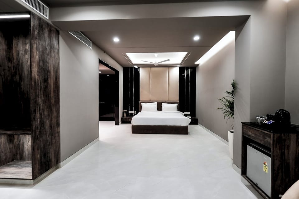Presidential Suite | Egyptian cotton sheets, premium bedding, down comforters, pillowtop beds