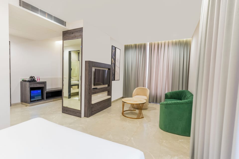 Emerald Suite | Egyptian cotton sheets, premium bedding, down comforters, pillowtop beds
