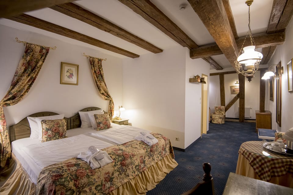 Junior Suite | 1 bedroom, hypo-allergenic bedding, minibar, in-room safe