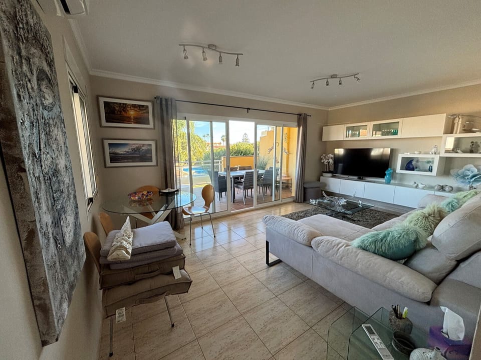 Large living room with air conditioning, television and access to the terrace