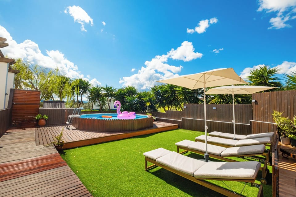 [Pool Area] Have fun with family, friends, or kids in the private, child-safe pool. Laugh and splash (1)