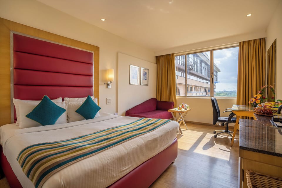 Club Superior Room with Bathtub | Minibar, in-room safe, desk, soundproofing