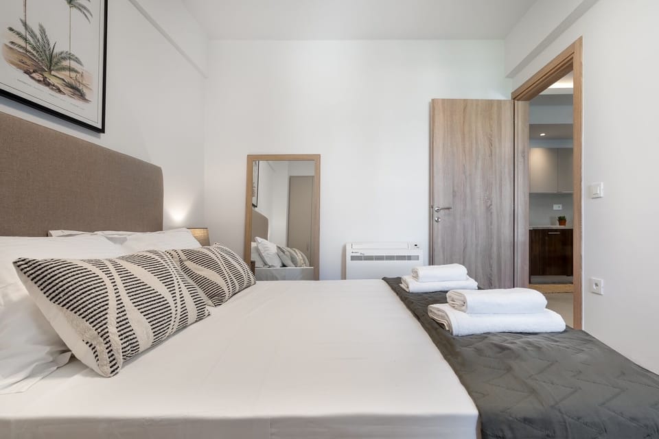 2 bedrooms, premium bedding, down comforters, pillowtop beds