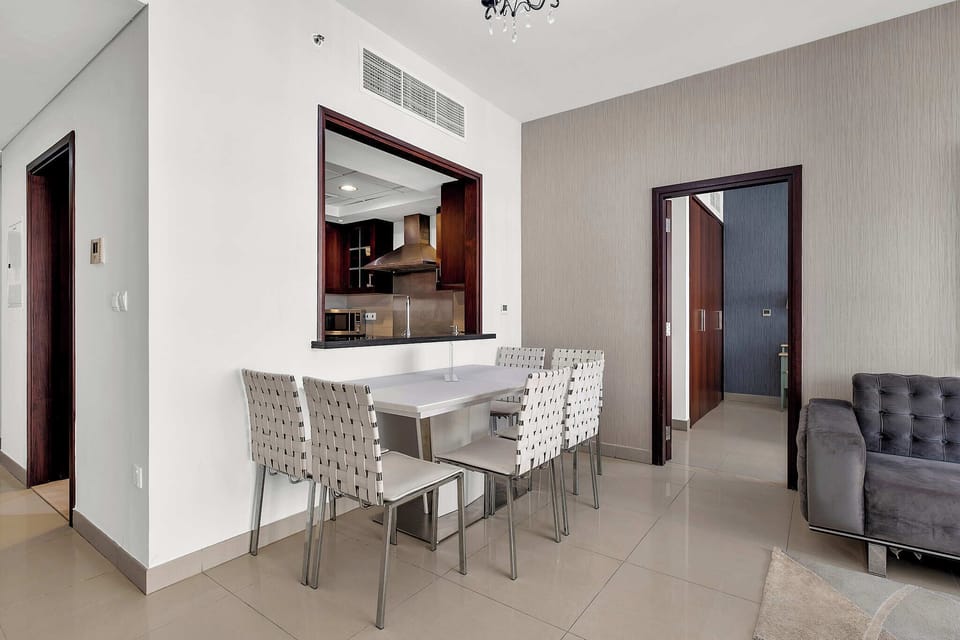 Apartment, Balcony, City View | In-room dining