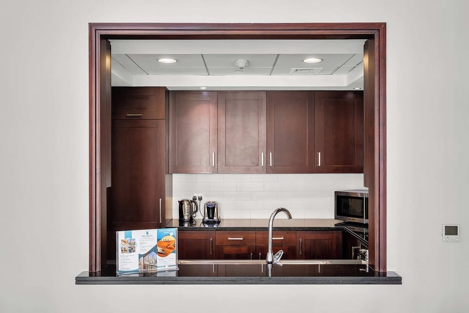 Apartment, Balcony, City View | Private kitchen | Electric kettle