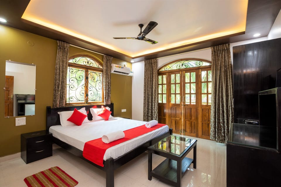 Deluxe Studio Suite, Balcony, City View | Desk, laptop workspace, blackout drapes, free WiFi