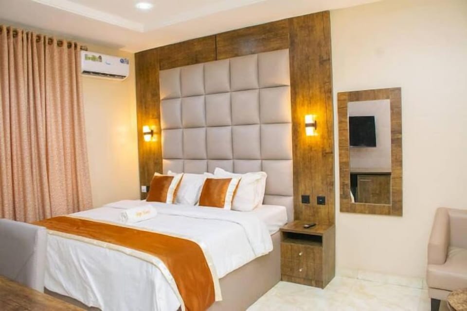 Deluxe Room, Balcony, City View | Desk, laptop workspace, blackout drapes, soundproofing