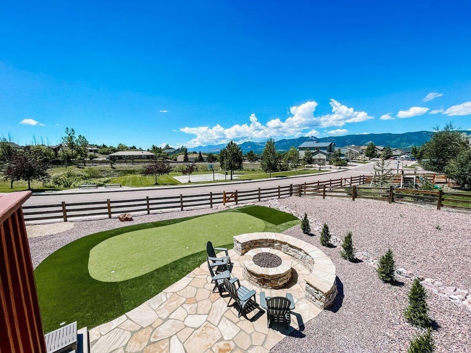 The views! A cozy mountain getaway in Colorado!