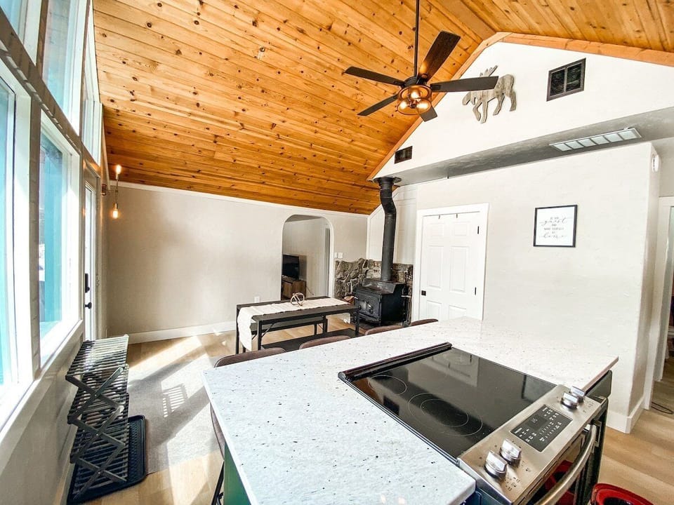 It's an inviting space for morning coffee before hitting the slopes or gathering together for dinner after a day outdoors.