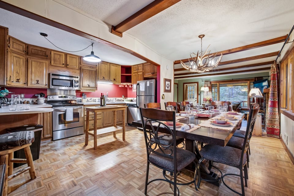 Dining area makes meal time a breeze!