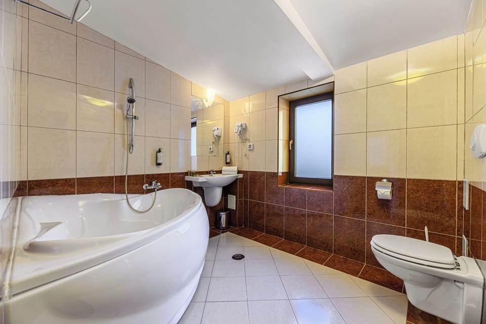 Superior Apartment, Balcony, Mountain View | Bathroom | Bathtub, free toiletries, hair dryer, slippers